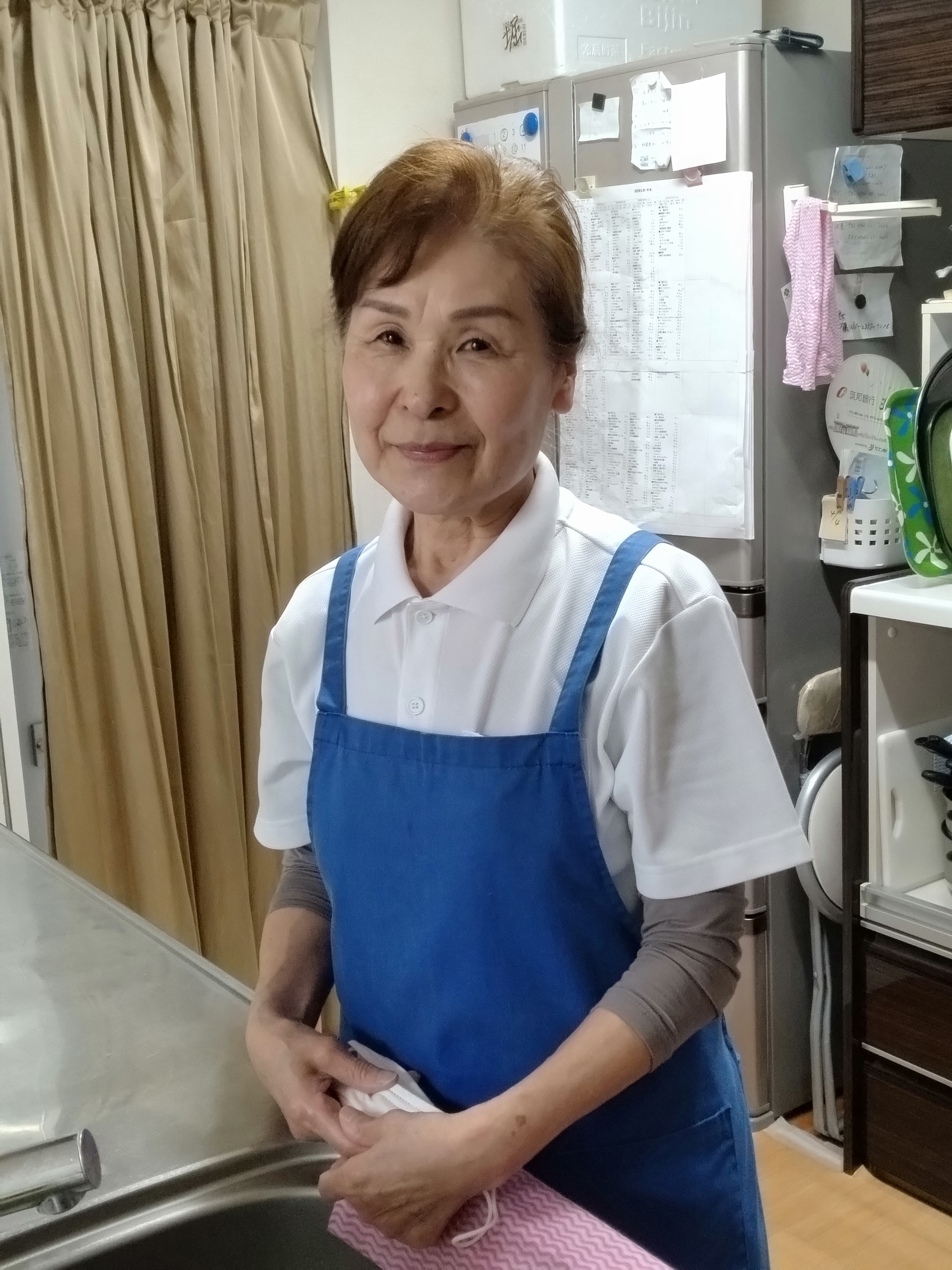 スタッフ紹介3:栄養士・調理人の笑顔の写真